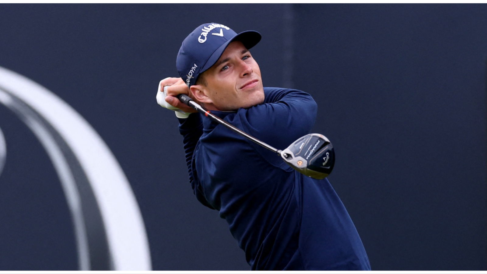 WATCH: Home favourite plays other-worldly pot bunker shot at The Open!